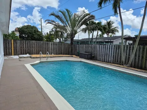 11320 NW 31st Sunrise FL 33323