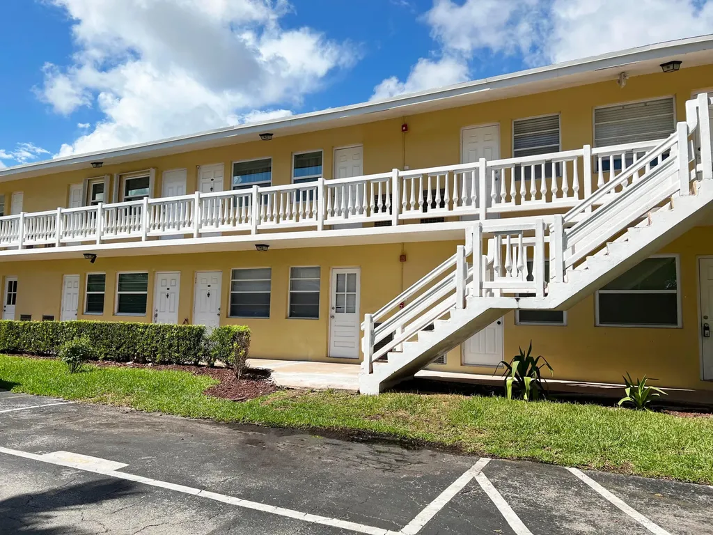 4050 NE 12th Terrace Oakland Park FL 33334