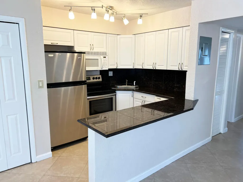 4050 NE 12th Terrace Oakland Park FL 33334