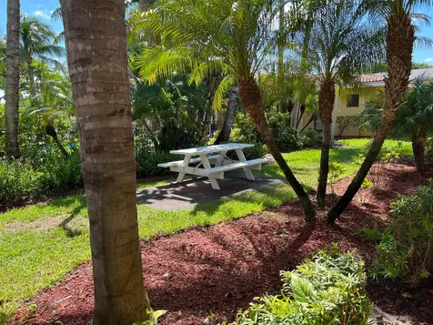 4050 NE 12th Terrace Oakland Park FL 33334