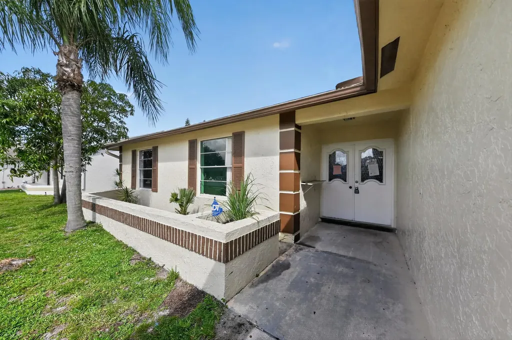8421 Winnipesaukee Way Lake Worth FL 33467