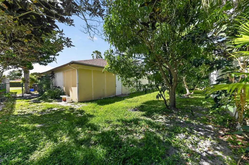 8421 Winnipesaukee Way Lake Worth FL 33467