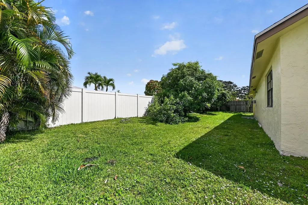 8421 Winnipesaukee Way Lake Worth FL 33467