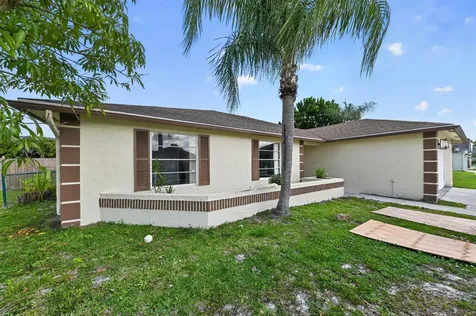 8421 Winnipesaukee Way Lake Worth FL 33467