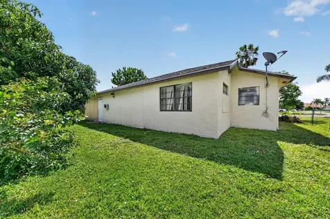 8421 Winnipesaukee Way Lake Worth FL 33467