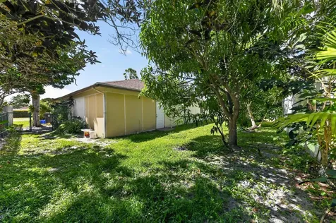 8421 Winnipesaukee Way Lake Worth FL 33467