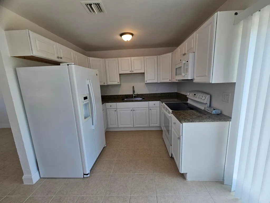 1605 W 10th Street Riviera Beach FL 33404