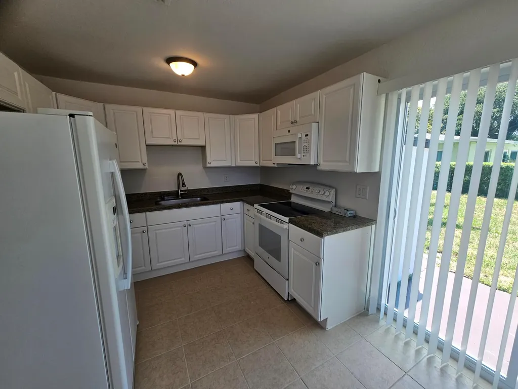 1605 W 10th Street Riviera Beach FL 33404