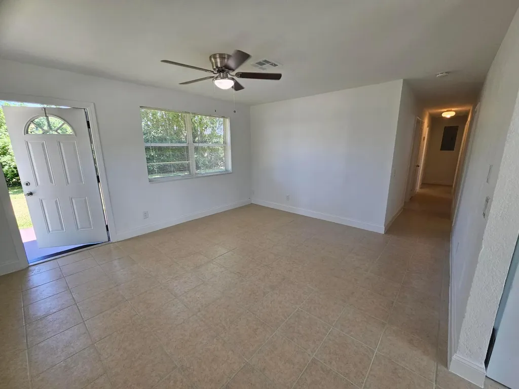 1605 W 10th Street Riviera Beach FL 33404