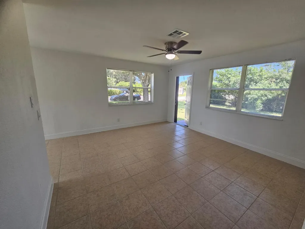 1605 W 10th Street Riviera Beach FL 33404