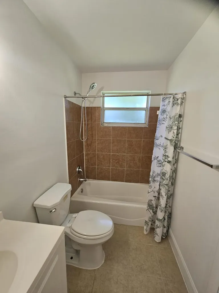 1605 W 10th Street Riviera Beach FL 33404