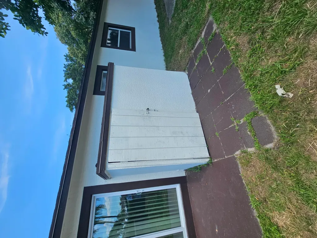 1605 W 10th Street Riviera Beach FL 33404
