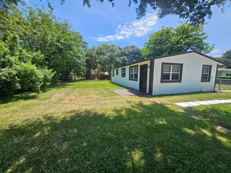 1605 W 10th Riviera Beach FL 33404