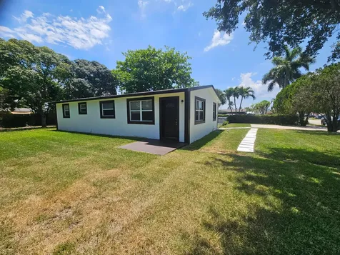 1605 W 10th Street Riviera Beach FL 33404
