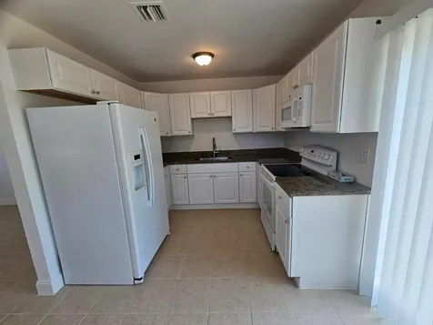 1605 W 10th Riviera Beach FL 33404