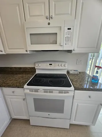 1605 W 10th Street Riviera Beach FL 33404
