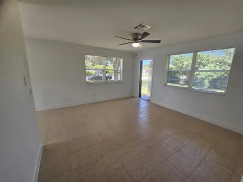 1605 W 10th Street Riviera Beach FL 33404