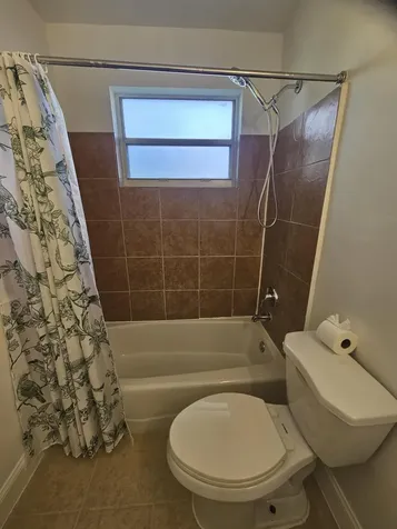 1605 W 10th Street Riviera Beach FL 33404