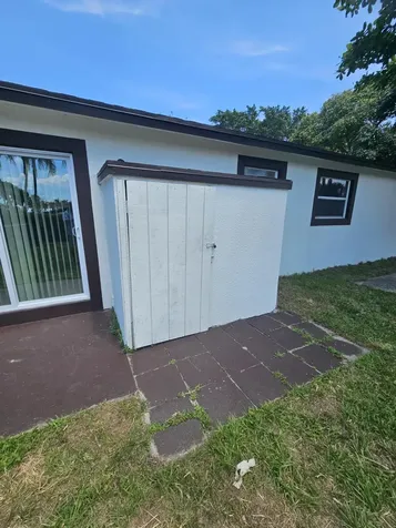 1605 W 10th Street Riviera Beach FL 33404