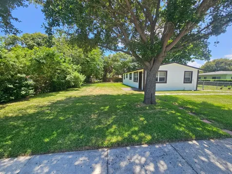 1605 W 10th Riviera Beach FL 33404