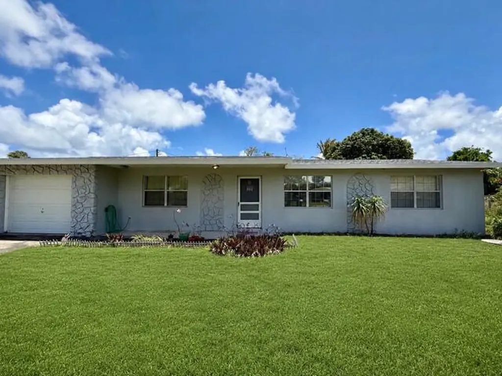 717 SE Alamanda Circle Stuart FL 34996