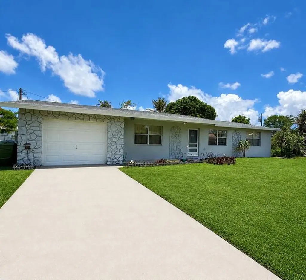 717 SE Alamanda Circle Stuart FL 34996