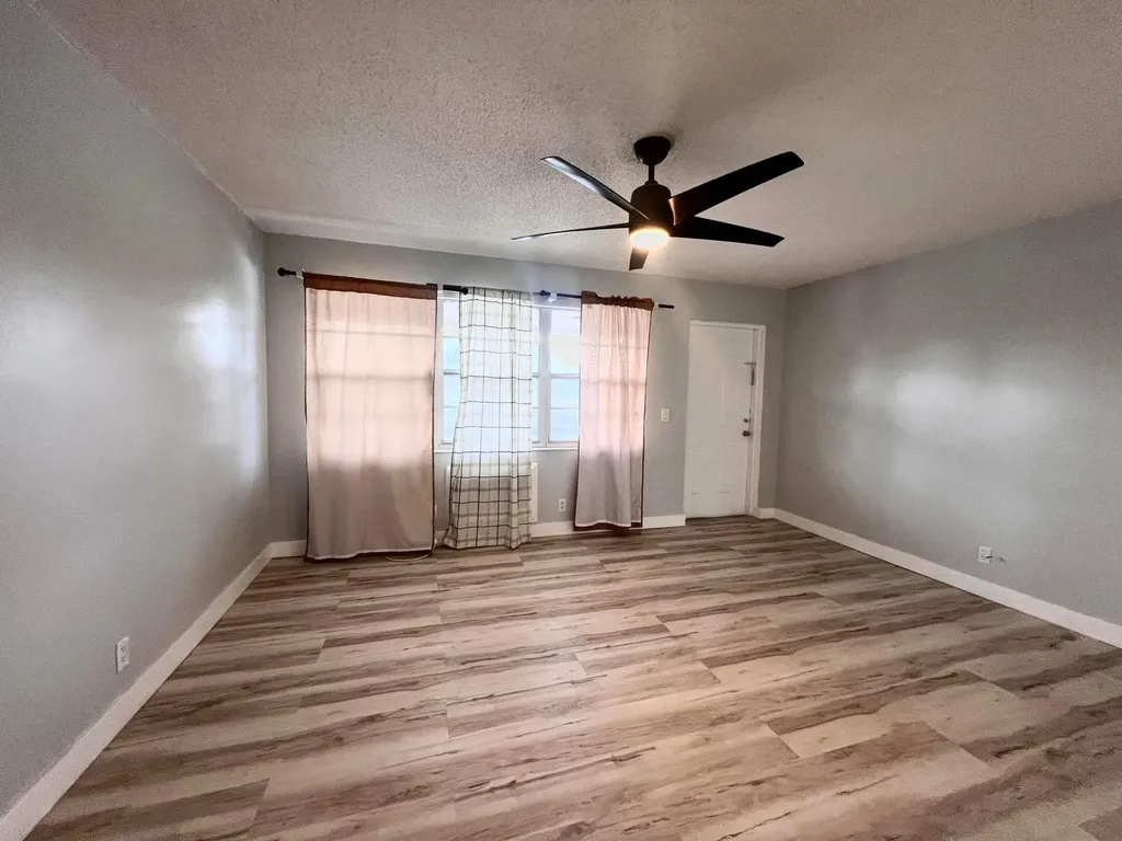 176 Sussex I West Palm Beach FL 33417