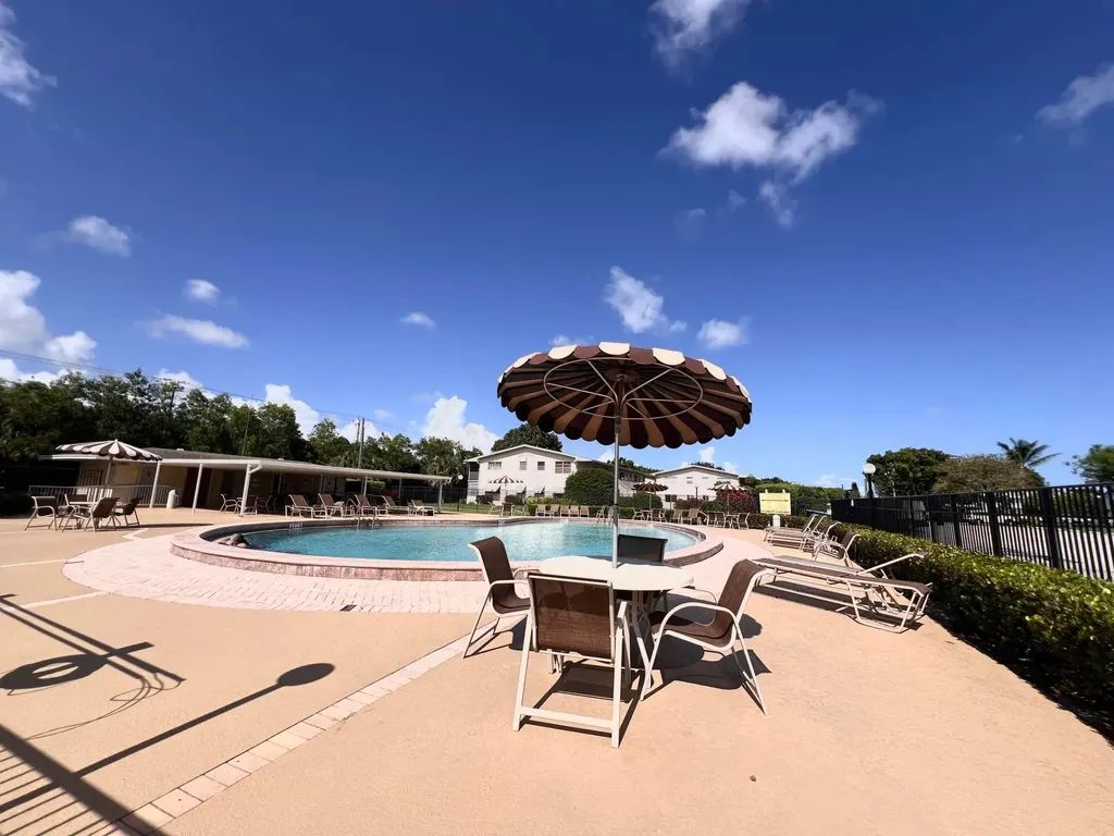 176 Sussex I West Palm Beach FL 33417