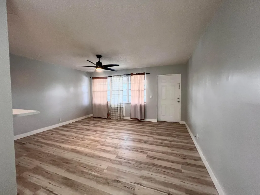 176 Sussex I West Palm Beach FL 33417