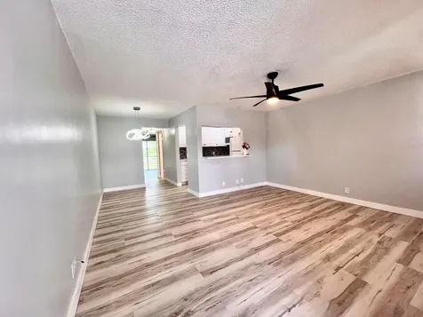 176 Sussex I West Palm Beach FL 33417