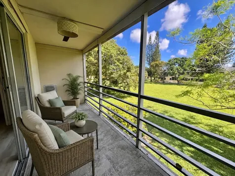 176 Sussex I West Palm Beach FL 33417
