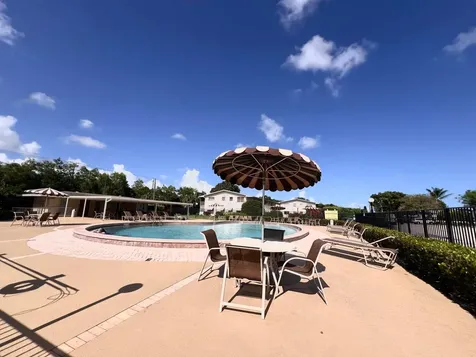 176 Sussex I West Palm Beach FL 33417