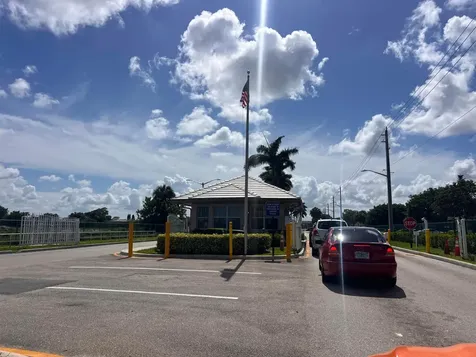 176 Sussex I West Palm Beach FL 33417
