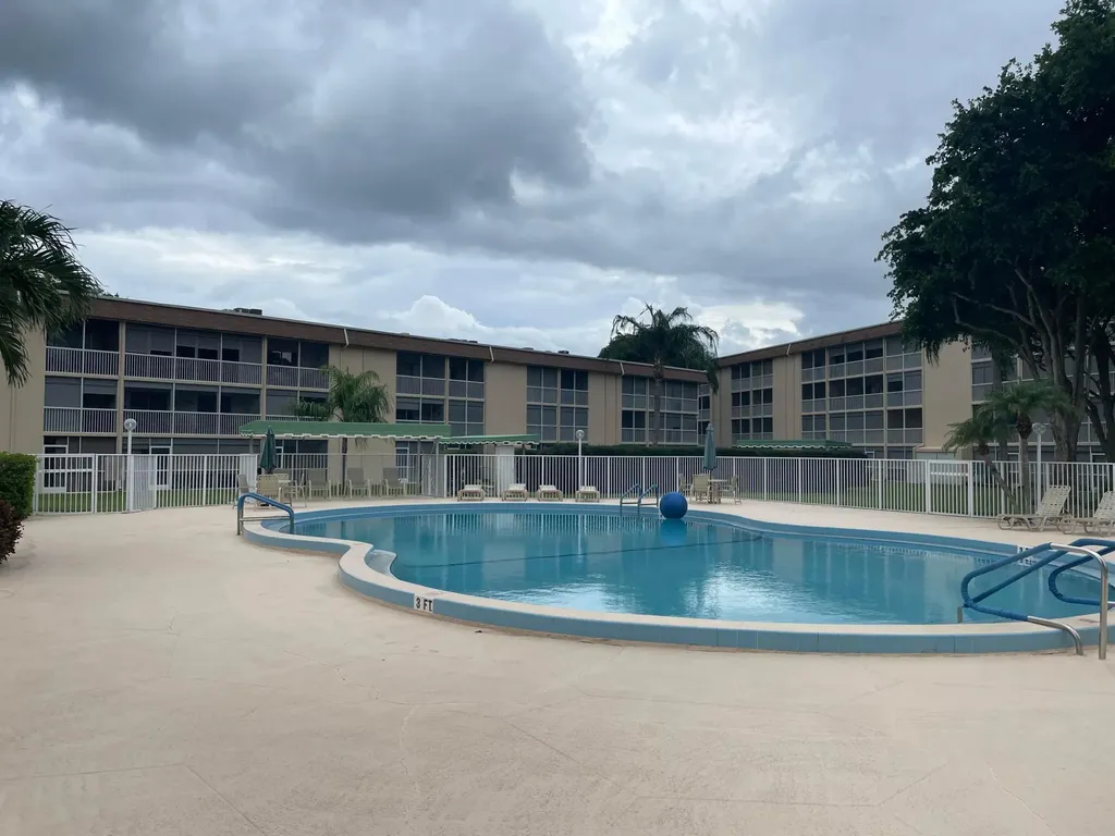 700 Village Green Court Palm Springs FL 33461