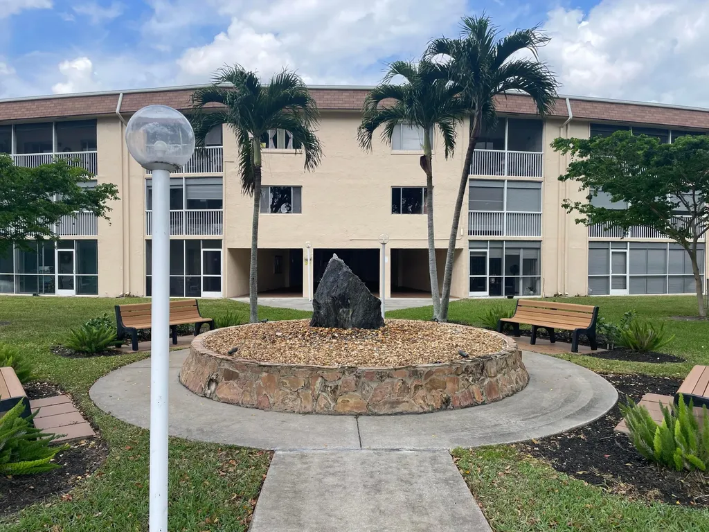 700 Village Green Court Palm Springs FL 33461