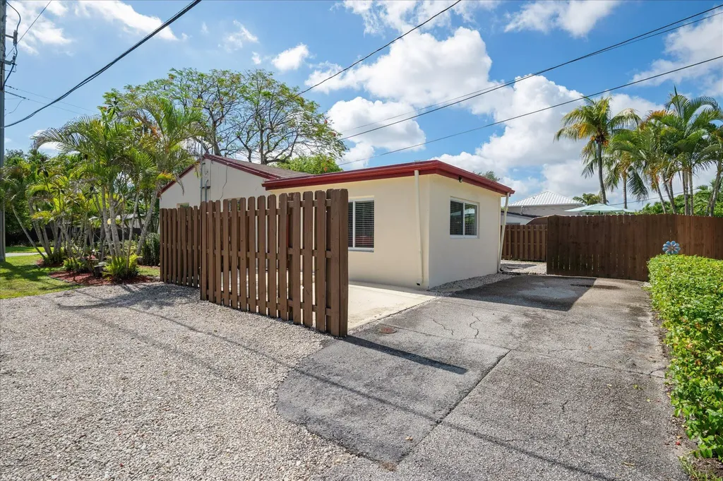 1645 NE 16th Avenue Fort Lauderdale FL 33305