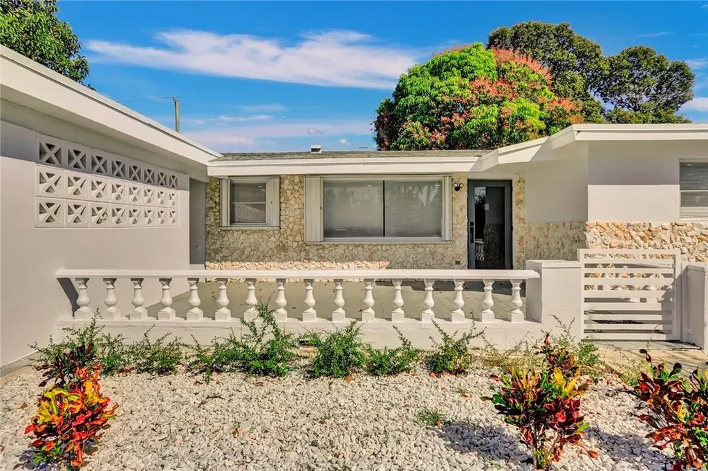 1013 SE 14th Court Deerfield Beach FL 33441