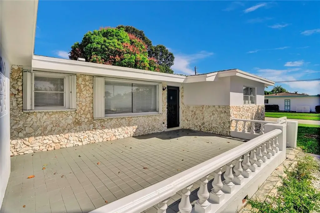 1013 SE 14th Court Deerfield Beach FL 33441
