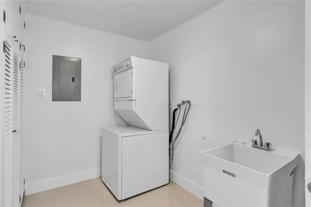 1013 SE 14th Court Deerfield Beach FL 33441
