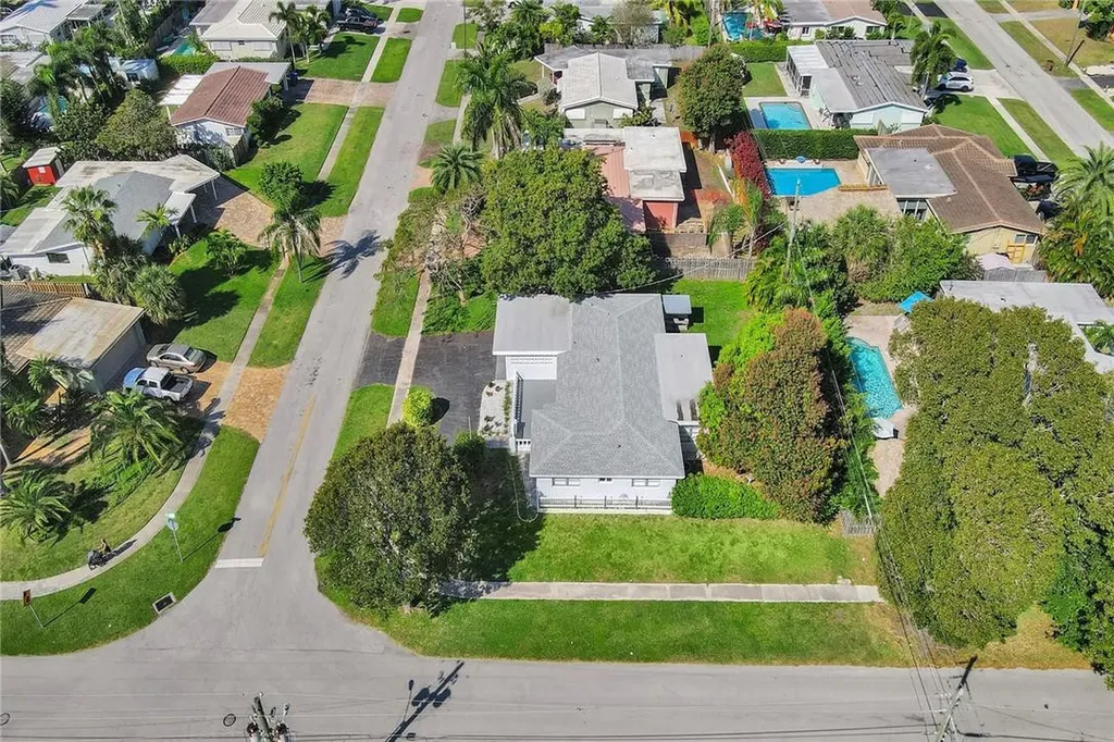 1013 SE 14th Court Deerfield Beach FL 33441