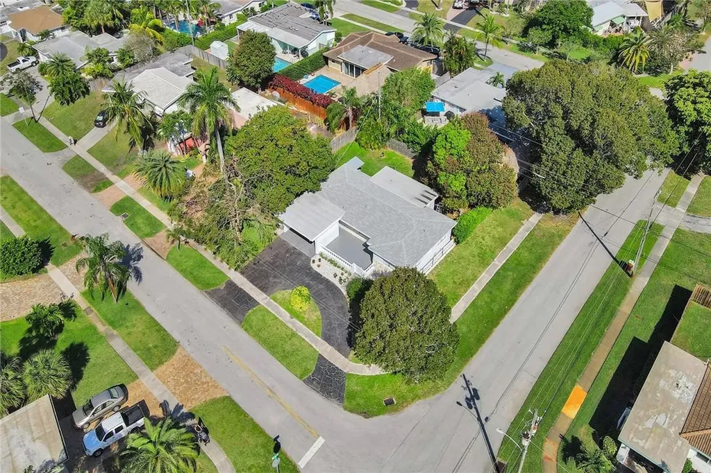1013 SE 14th Court Deerfield Beach FL 33441