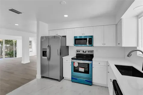 1013 SE 14th Court Deerfield Beach FL 33441