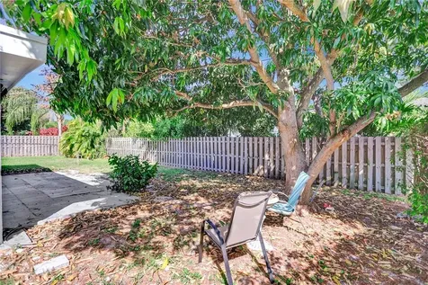 1013 SE 14th Court Deerfield Beach FL 33441