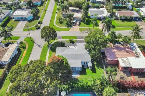 1013 SE 14th Court Deerfield Beach FL 33441