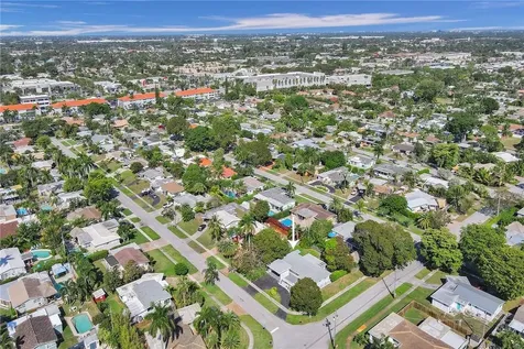 1013 SE 14th Court Deerfield Beach FL 33441
