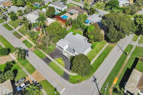 1013 SE 14th Court Deerfield Beach FL 33441