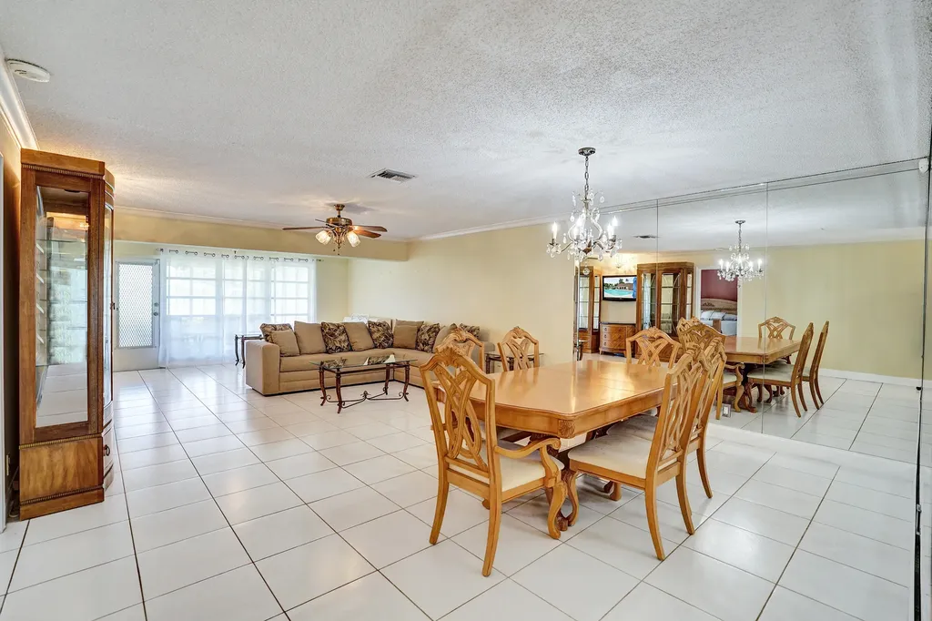 2331 Croton Delray Beach FL 33445