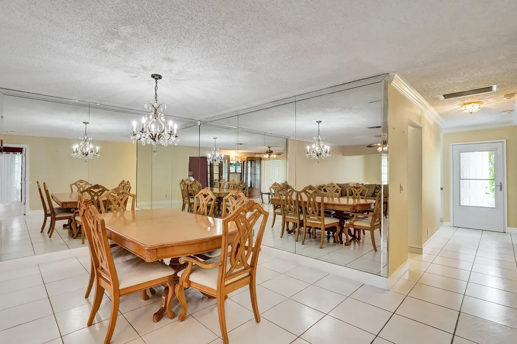 2331 Croton Delray Beach FL 33445