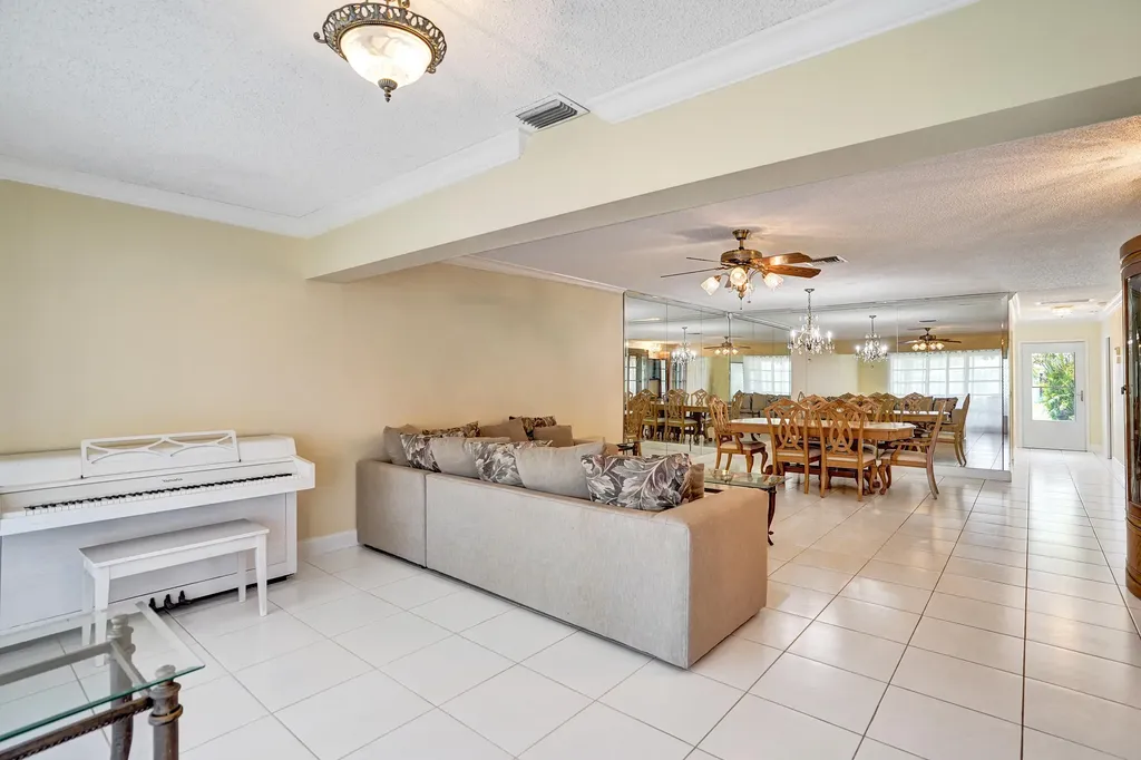 2331 Croton Delray Beach FL 33445
