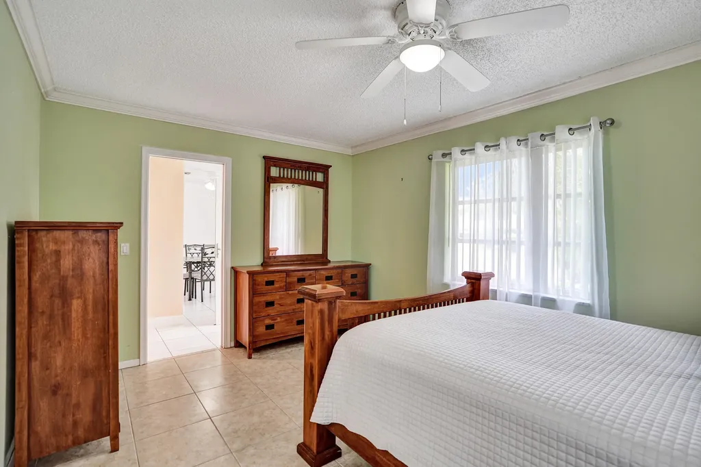 2331 Croton Delray Beach FL 33445